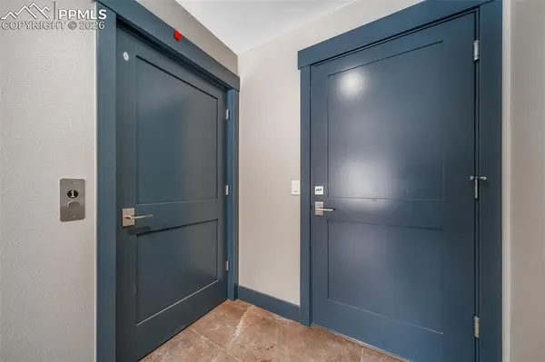 101 Beckers LN, Manitou Springs, CO 80829