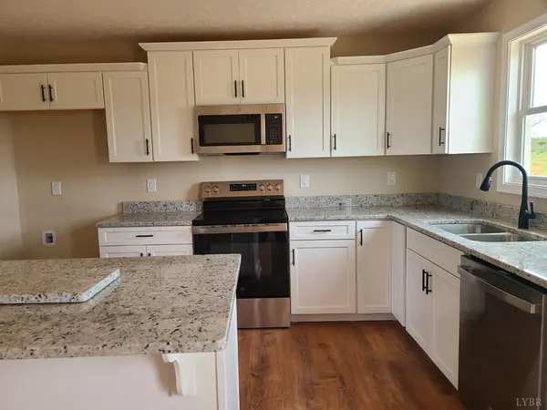 1871 Horseshoe RD, Appomattox, VA 24522