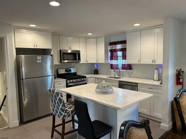 126 W 5Th Ave, Roselle Boro, NJ 07203