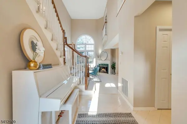 30 Clements Ct, Roseland Boro, NJ 07068