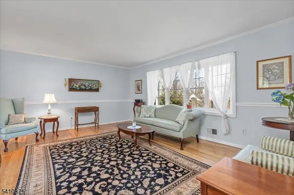 11 Dorr Rd, New Providence Boro, NJ 07974