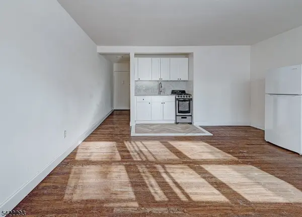 22 Cottage St #2I, South Orange Village Twp., NJ 07079