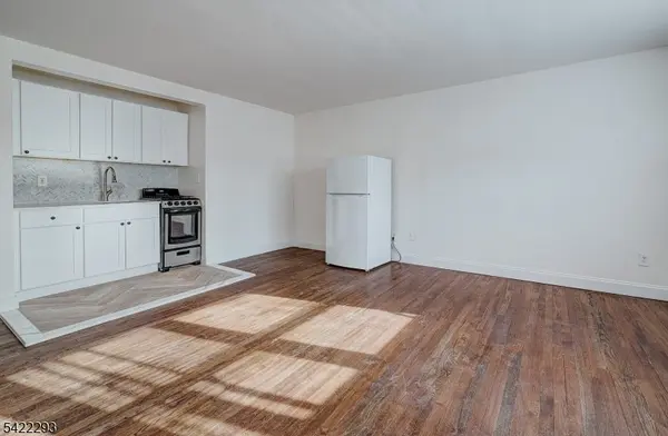 22 Cottage St #2I, South Orange Village Twp., NJ 07079