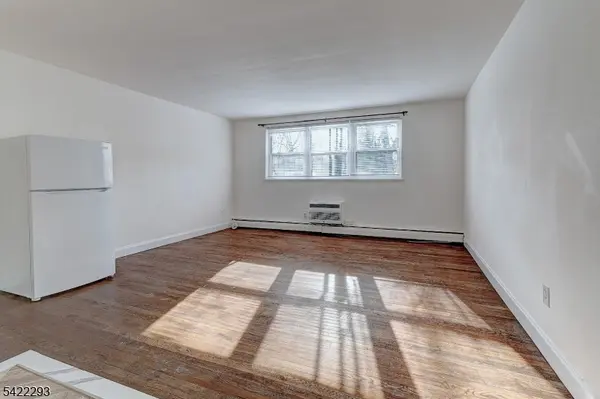 22 Cottage St #2I, South Orange Village Twp., NJ 07079