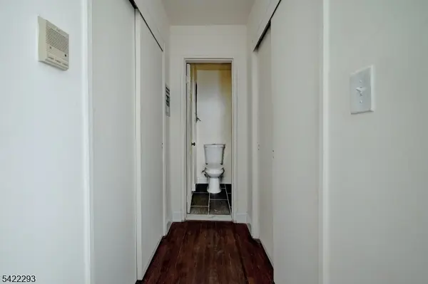 22 Cottage St #2I, South Orange Village Twp., NJ 07079