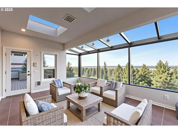 9101 NE CLIFF ST, Portland, OR 97220