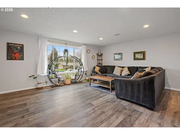 17670 SE EMERALD DR, Milwaukie, OR 97267