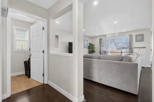 28 Elgin VW SE, Calgary, AB T2Z 4Z6