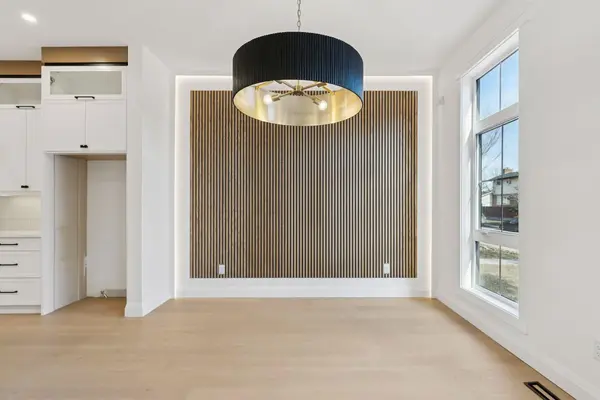 523 32 ST NW, Calgary, AB T2N 2V8