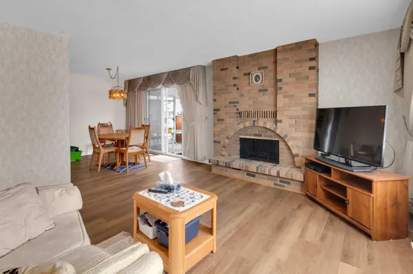 6004 Maddock DR NE, Calgary, AB T2A 3W4