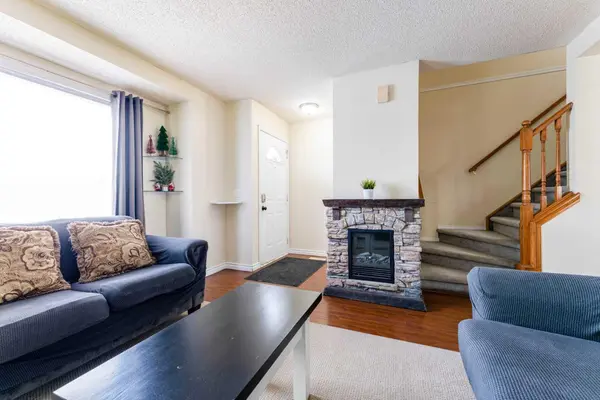 31 Coventry LN NE, Calgary, AB T3K 4G4