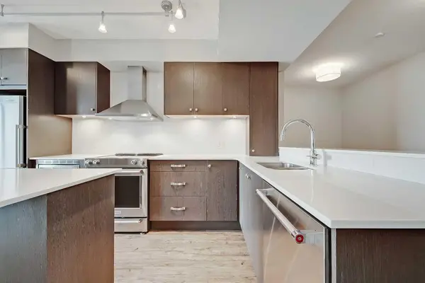 930 6 AVE SW #2205, Calgary, AB T2P 1J3