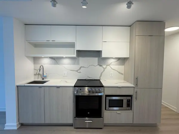 100 Queen ST E #1715, Toronto C08, ON M5C 0B5