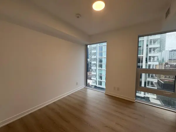 100 Queen ST E #1715, Toronto C08, ON M5C 0B5