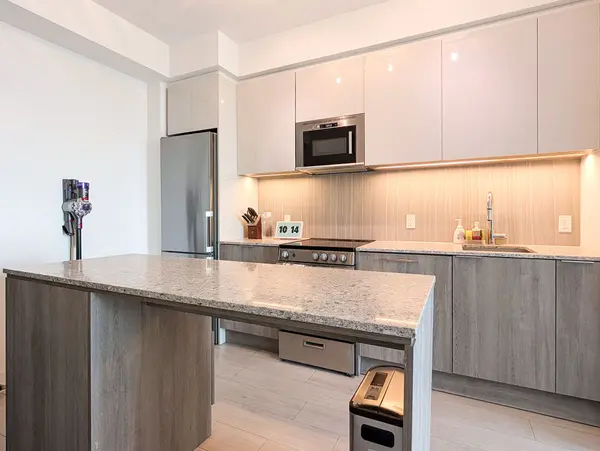 31 Tippett RD #1010, Toronto C06, ON M3H 0C8