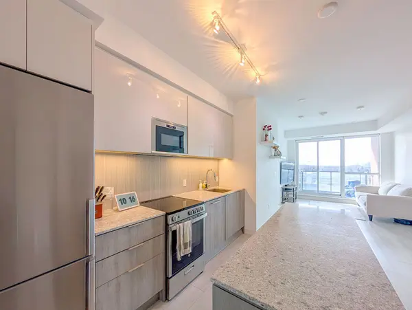 31 Tippett RD #1010, Toronto C06, ON M3H 0C8