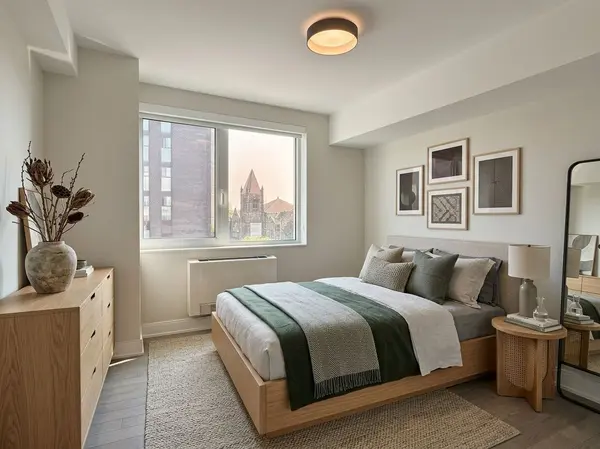 11 Walmer RD #306, Toronto C02, ON M5R 2W9