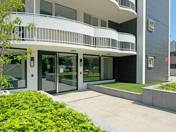 11 Walmer RD #306, Toronto C02, ON M5R 2W9