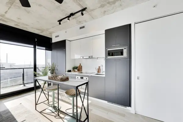 170 Bayview AVE #1011, Toronto C08, ON M5A 0M4