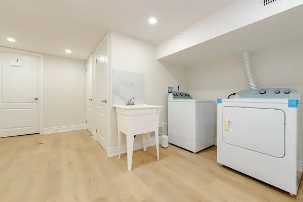 257 Axminster DR #Bachelor Unit, Richmond Hill, ON L4C 2W2