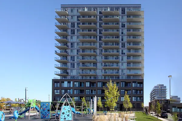 185 Deerfield RD #305, Newmarket, ON L3Y 0G7