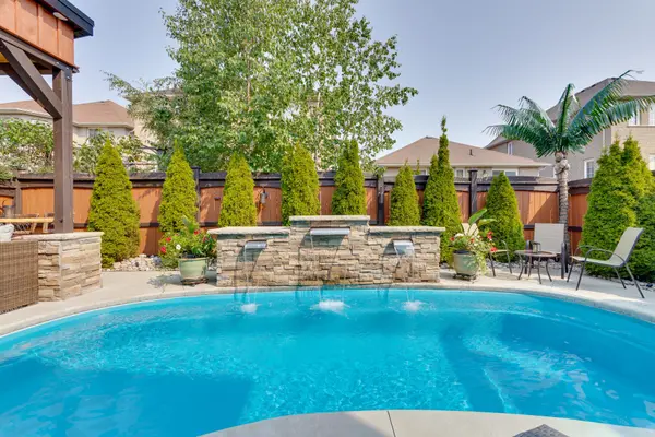 12 Parisian CRES, Barrie, ON L4N 0Y9