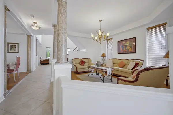 12 Parisian CRES, Barrie, ON L4N 0Y9