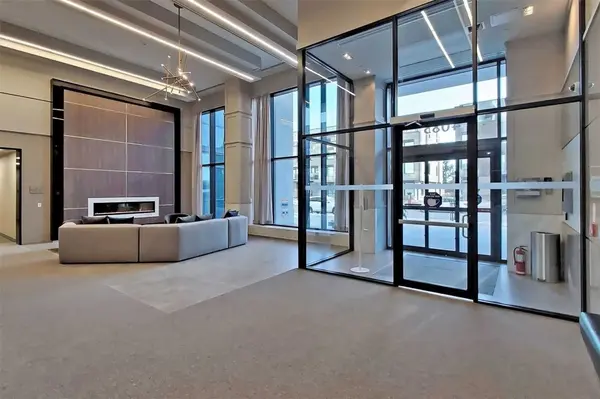 4085 Parkside Village DR #1207, Mississauga, ON L5B 0K9