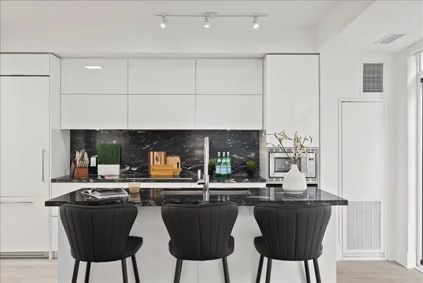 110 Marine Parade DR #103, Toronto W06, ON M8V 0A3