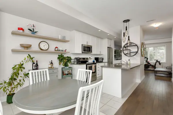 405 Plains RD E #22, Burlington, ON L7T 2C9