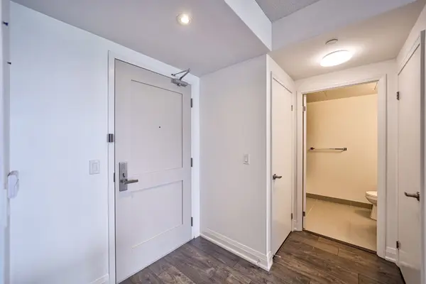 26 Gibbs RD #839, Toronto W08, ON M9B 0E3