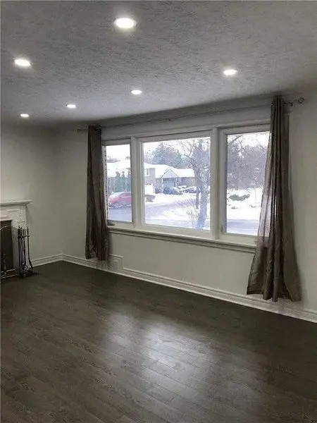 2 Sevenoaks AVE, Toronto W07, ON M8Z 3P7