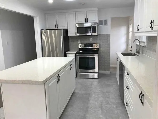 2 Sevenoaks AVE, Toronto W07, ON M8Z 3P7