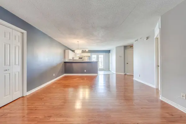 1411 Walkers Line #302, Burlington, ON L7M 4P5