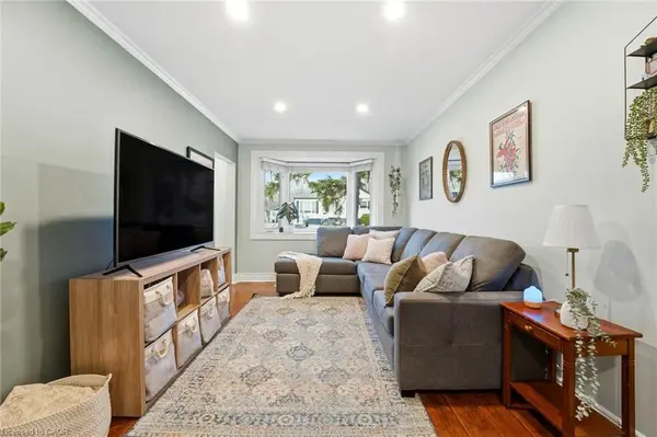 547 COCHRANE RD, Hamilton, ON L8K 3H4