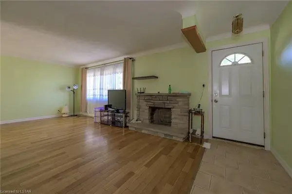 230 Burlington ST, London South, ON N5Z 3W4