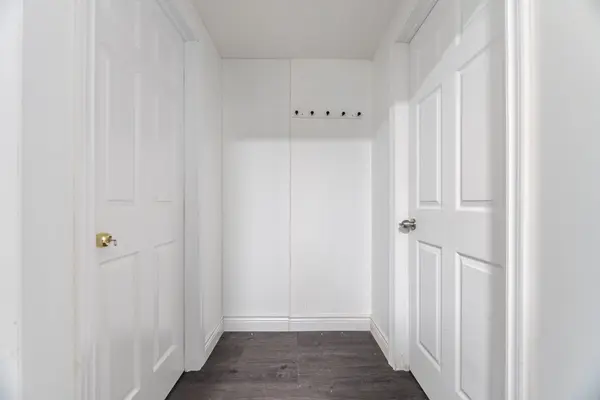 406 Tamarack DR #Main, Waterloo, ON N2L 4G6