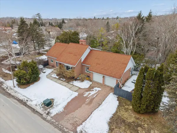 1449 Champlain DR, Peterborough, ON K9L 1N3