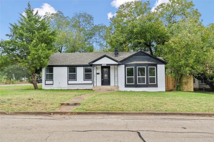 2336 Glencrest Drive, Fort Worth, TX 76119