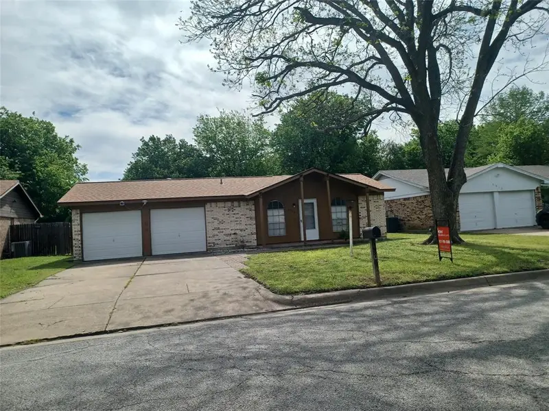 6909 Maryhill Road, Forest Hill, TX 76140