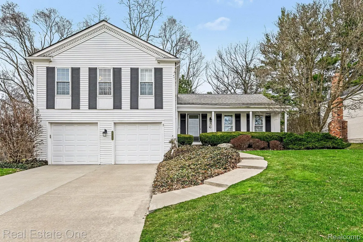 27940 White PLNS, Farmington Hills, MI 48331