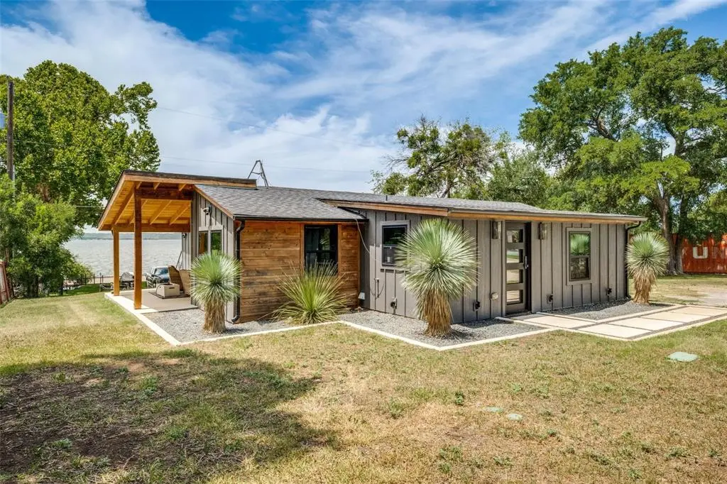 203 Evans Street, Lake Bridgeport, TX 76426