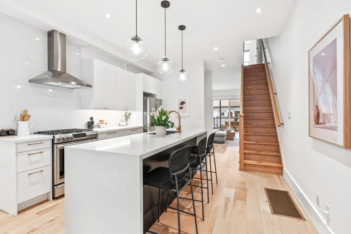 23 Manning AVE, Toronto C01, ON M6J 2K3