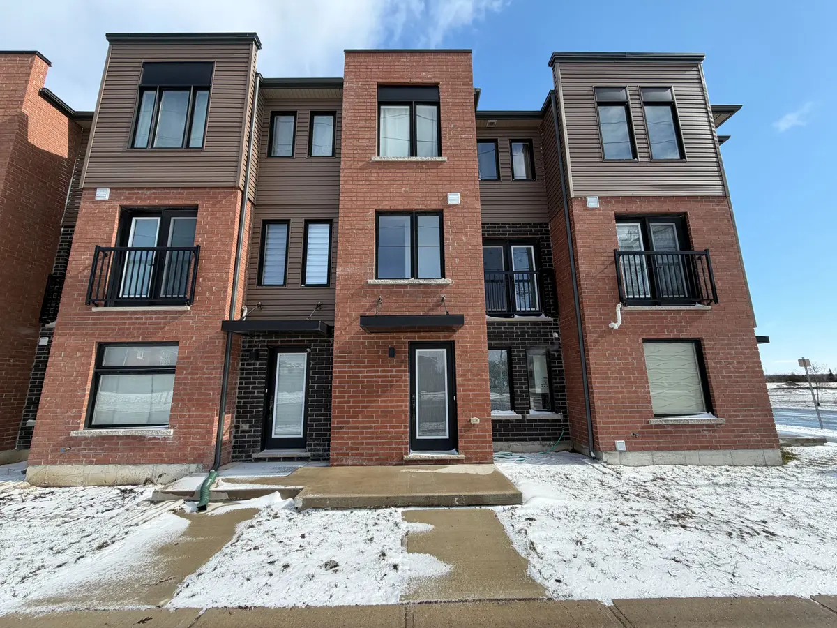 3 FAIRLANE AVE, Barrie, ON L9J 0M9