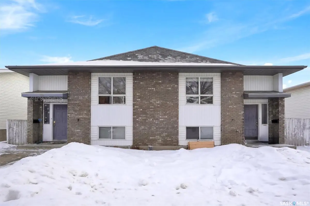 114 - 116 Barber CRESCENT, Saskatoon, SK S7M 5M7