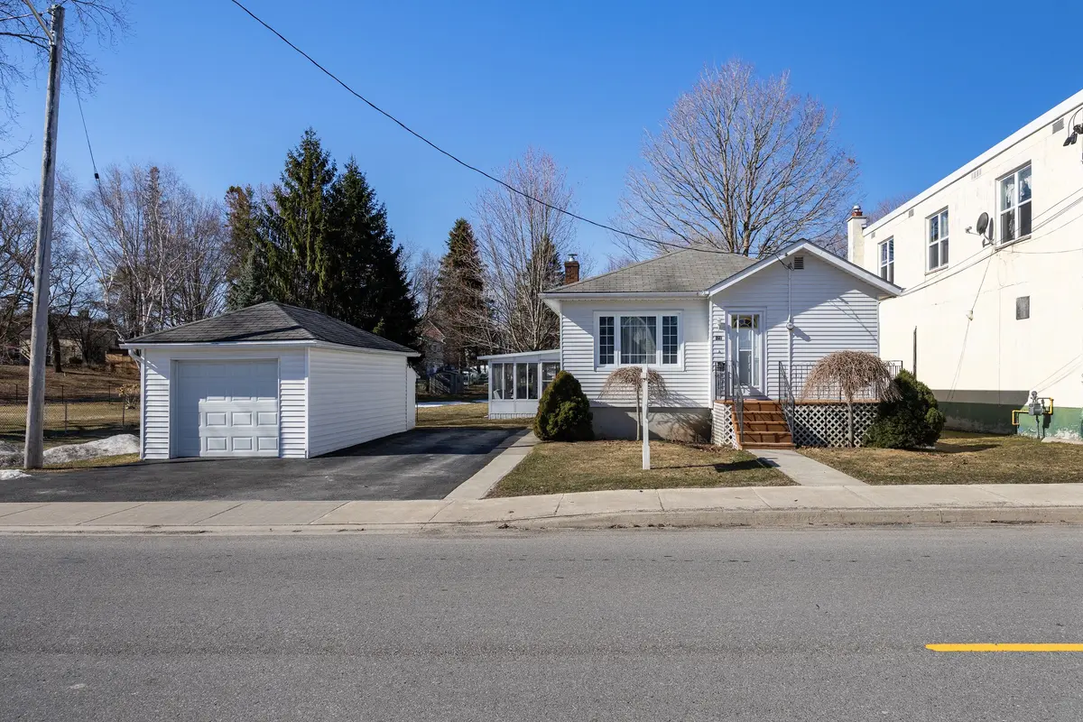 170 Robinson ST, Greater Napanee, ON K7R 2S4
