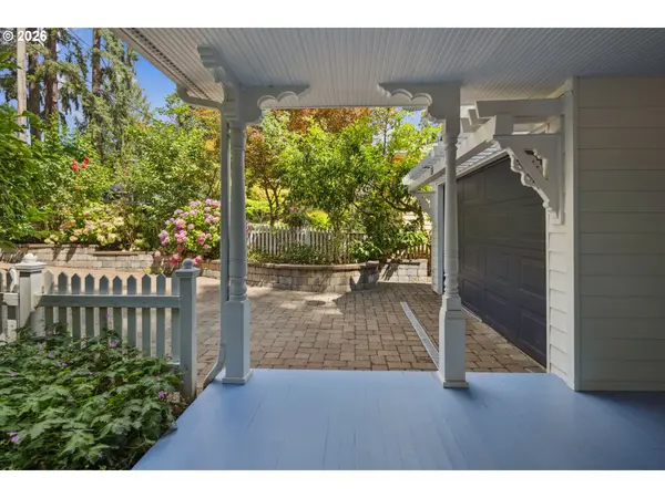 217 5TH ST, Lake Oswego, OR 97034