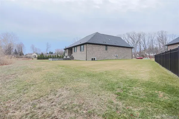 13033 Cathedral CT, Shelby Charter Township, MI 48315