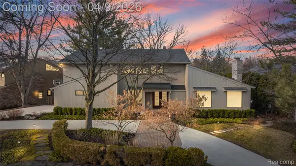 4695 Maura LN, West Bloomfield Charter Township, MI 48323