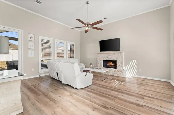 305 Parkwood Drive, Lakewood Village, TX 75068